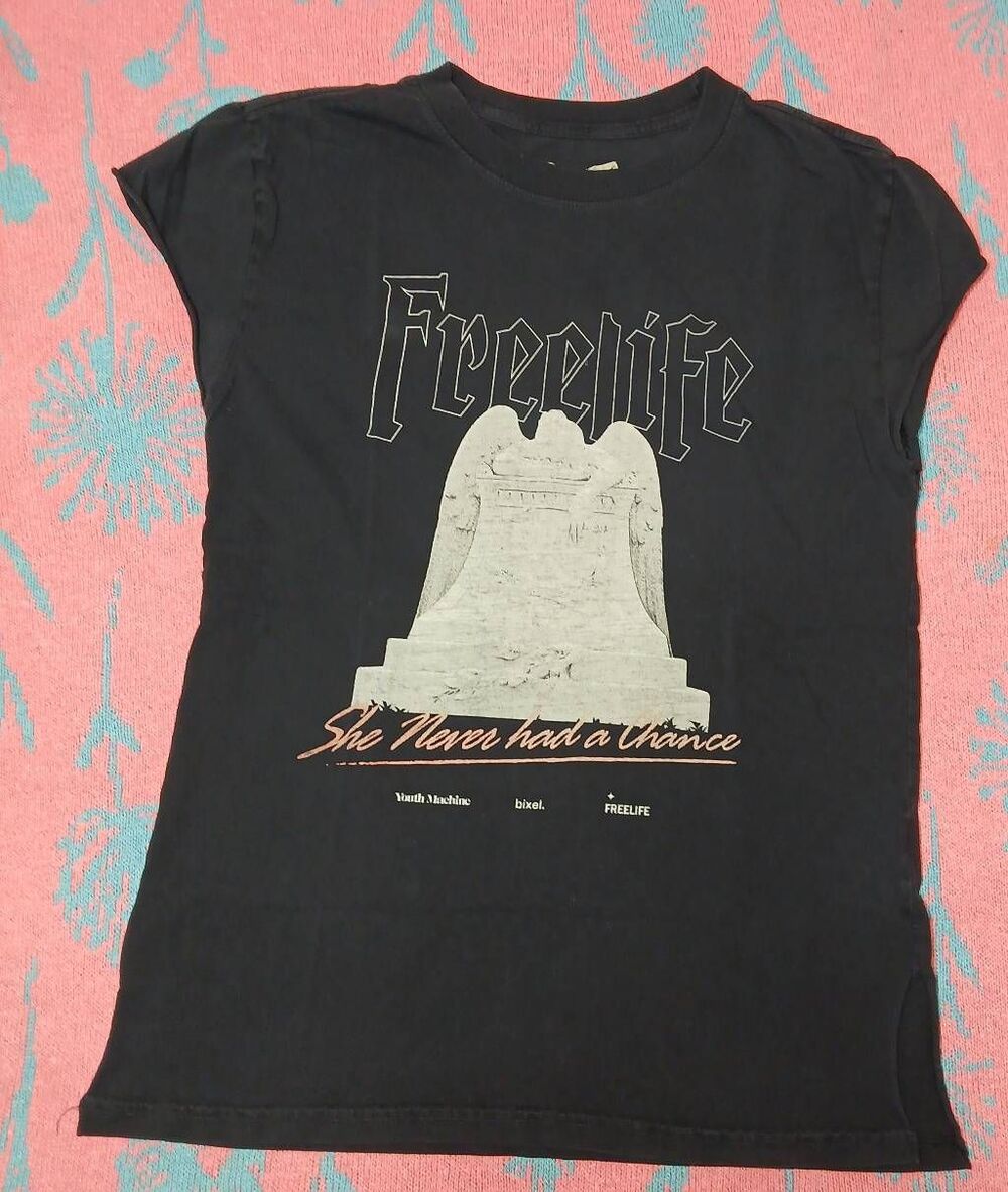 Youth machine womens small graphic tshirt shortsleeve